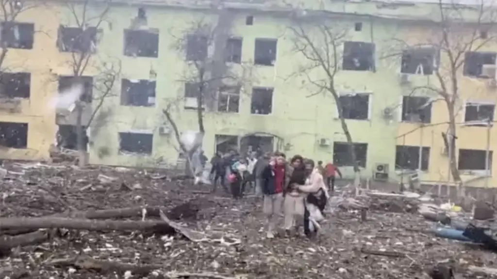 Rusia bombardea hospital en Ucrania: La Vuelta Al Mundo en 5 Noticias ,Epicentro TV